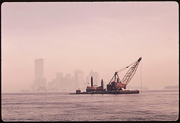15-0235a - U.S. ARMY CORPS OF ENGINEERS DREDGING IN NEW YORK HARBOR FOR SPOILS THAT WILL BE DUMPED.gif
