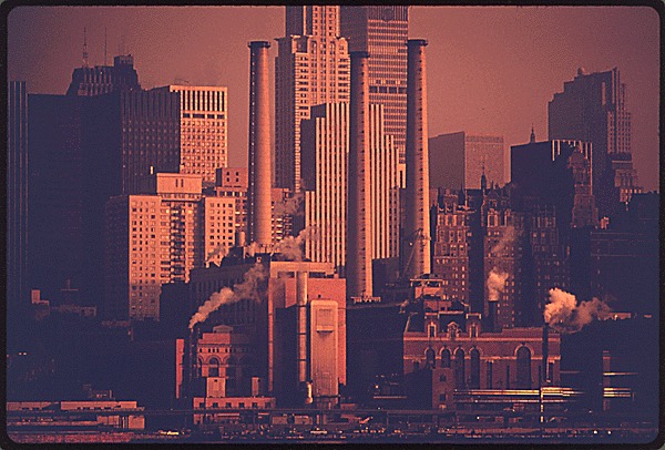 15-0165a - CONSOLIDATED EDISON POWER PLANT IN MANHATTAN.gif