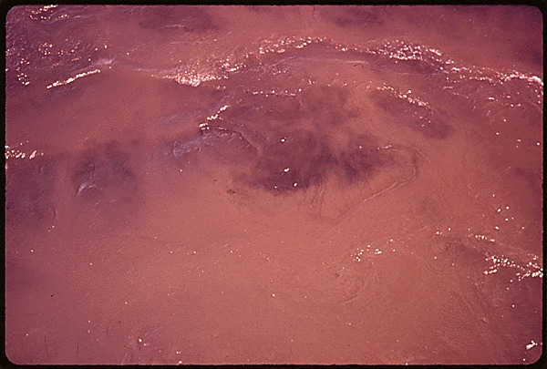 15-0211a - OUTFALL FROM THE TALLMAN ISLAND SEWAGE TREATMENT PLANT INTO THE EAST RIVER - NARA.gif