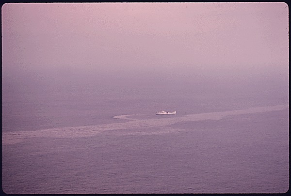 16-0946a - A NEW YORK CITY SLUDGE CARRIER DUMPS ITS CARGO INTO WATERS OF THE NEW YORK BIGHT.gif