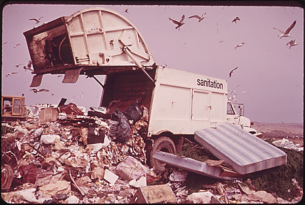 09-0168a - landfill operations at jamaica bay.gif