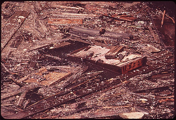 10-0205a - DEBRIS FLOATING ON THE HUDSON RIVER NEAR THE NEWLY CONSTRUCTED WORLD TRADE CENTER.gif