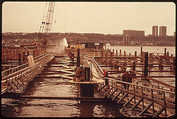 15-0223a - CONSTRUCTION ON THE NORTH RIVER SEWAGE TREATMENT PLANT IN MANHATTAN.gif