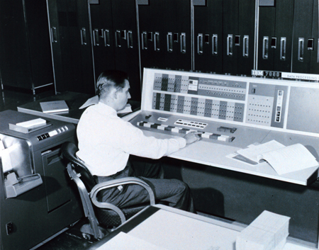 16 IBM System 7090 1965 Weather Bureau 450 px.jpg