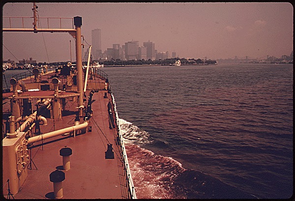 15-0217a - CHEMICAL DYE IN UPPER NEW YORK BAY FROM A PLANT IN BROOKLYN NEW YORK.gif