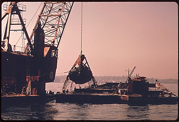 15-0236a - ARMY CORPS OF ENGINEERS DREDGING IN THE NEW YORK HARBOR FOR SPOILS THAT WILL BE DUMPED IN THE NEW YORK BIGHT.gif
