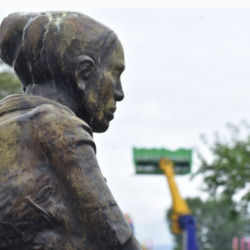 statue.png